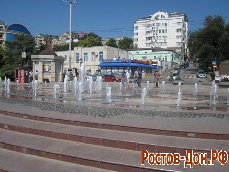 Танцующий фонтан с подсветкой