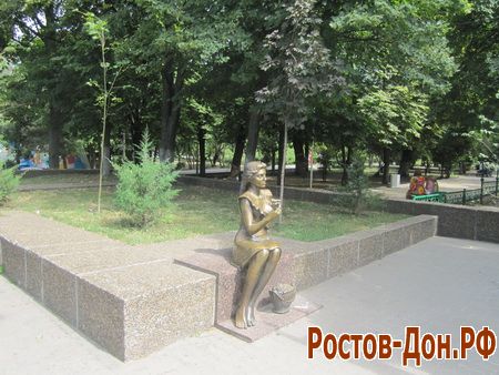 Продавщица фиалок