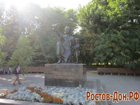 Театральная площадь946