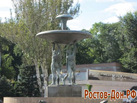 Театральная площадь944