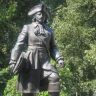 Памятник Таможеннику
